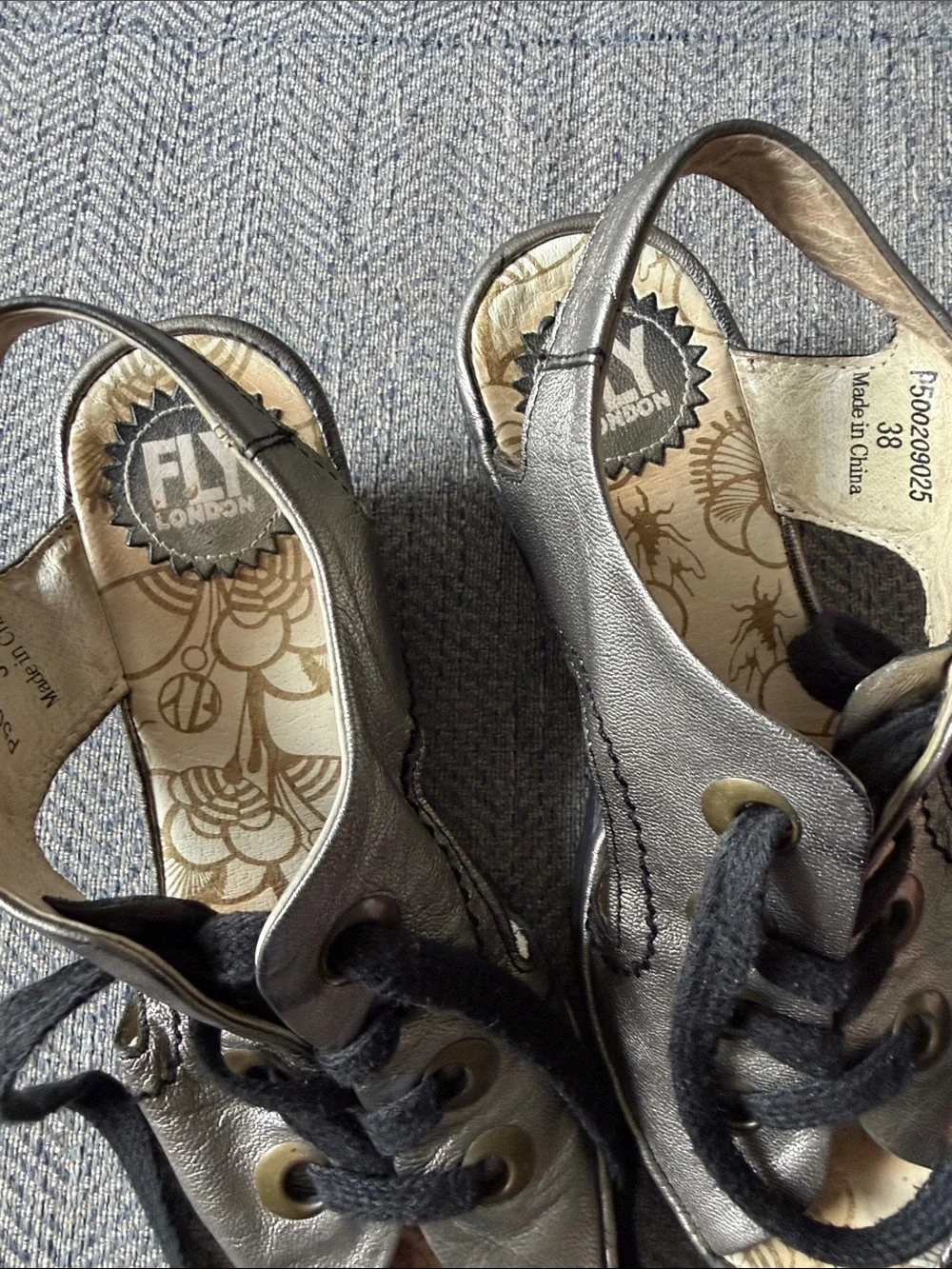 Fly London YLVA Women’s Champagne Metallic Leather Lace Up Wedge Sandals Sz: 38